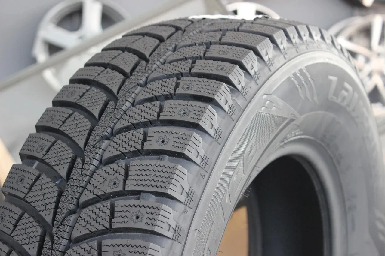 Шина Laufenn LW71 під шип 195/70 R14 91T 195/70 R14